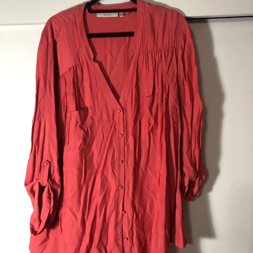 Sejour button-down v-neck coral long-sleeve top